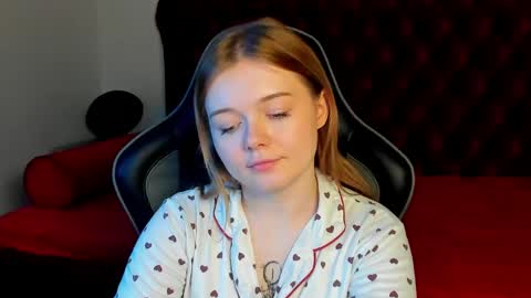 elinavale online show from April 29, 2:37 am