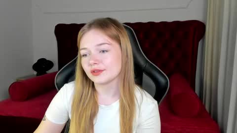 elinavale online show from May 11, 5:21 pm