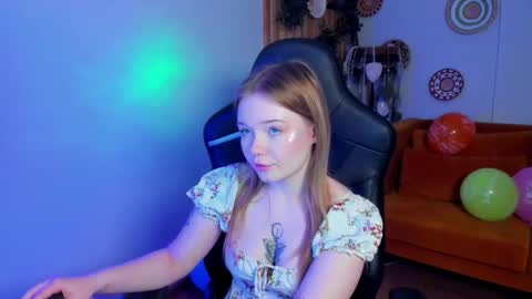 elinavale online show from May 12, 5:30 pm