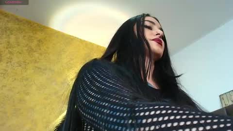 Elinne hendrix  online show from November 23, 2:30 pm