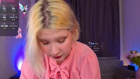 Snapshot of elisabeth_kitty chatting on September 17, 10:19 pm Alana online show from September 17, 10:19 pm