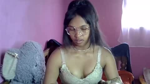 elisah01 online show from June 1, 5:31 am