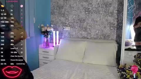 Snapshot of elisajanex chatting on October 13, 8:33 pm elisajanex online show from October 13, 8:33 pm