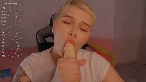 elise_day online show from June 25, 2:18 pm