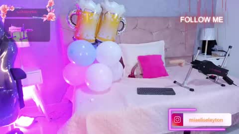 Snapshot of elise_leyton chatting on October 3, 9:09 pm ELISE LEYTON online show from October 3, 9:09 pm