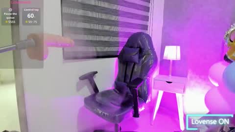 Snapshot of elise_leyton chatting on October 6, 6:45 pm ELISE LEYTON online show from October 6, 6:45 pm