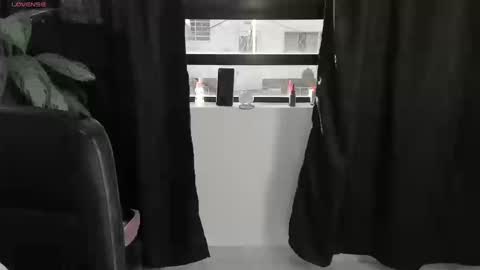 Snapshot of elise_leyton chatting on September 20, 9:57 pm ELISE LEYTON online show from September 20, 9:57 pm