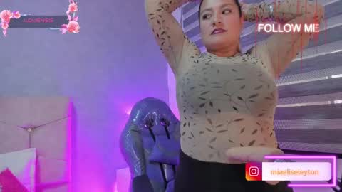 Snapshot of elise_leyton chatting on October 1, 3:28 pm ELISE LEYTON online show from October 1, 3:28 pm