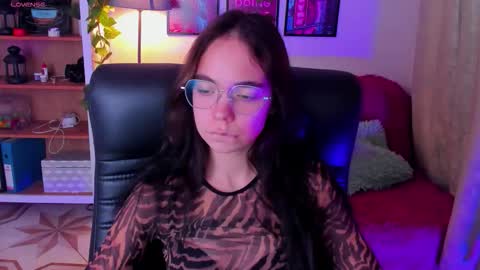 Elise online show from October 17, 4:32 pm