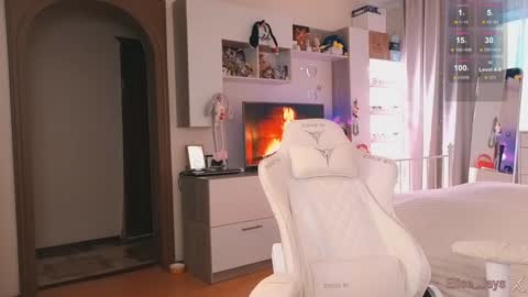 Elise    online show from October 17, 12:08 pm