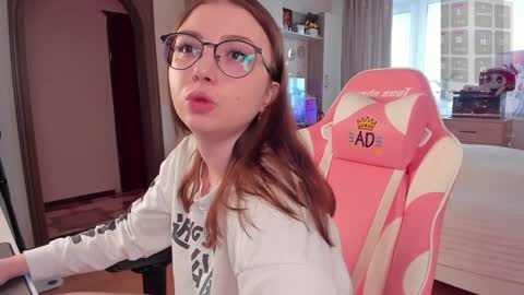 Elise    online show from February 6, 9:43 am