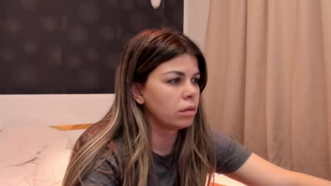 Elly online show from March 8, 8:35 pm