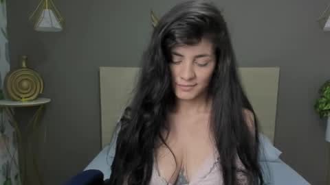 Snapshot of elissa_iris chatting on January 2, 7:18 pm E L I S S A online show from January 2, 7:18 pm