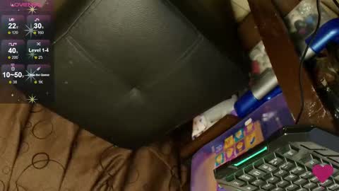 Snapshot of elisuarez_ chatting on November 2, 6:17 am Eliss online show from November 2, 6:17 am