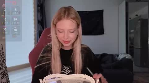 Elizabeth online show from October 31, 12:42 pm