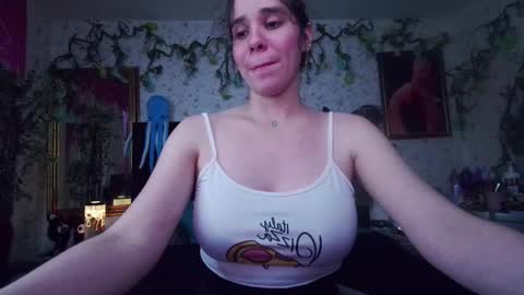 Snapshot of elizabeth77_ chatting on October 14, 9:28 pm Elizabeth online show from October 14, 9:28 pm