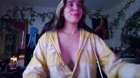 Snapshot of elizabeth77_ chatting on October 13, 8:22 pm Elizabeth online show from October 13, 8:22 pm