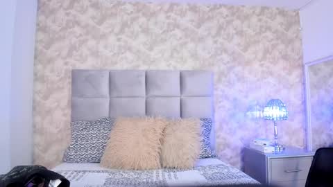 Snapshot of elizabeth_colleman chatting on January 16, 10:34 pm Elizabeth online show from January 16, 10:34 pm