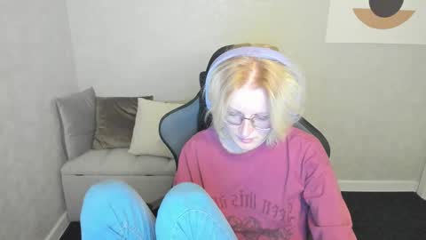 Elizabeth online show from September 19, 1:15 am