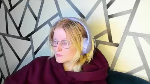 Elizabeth online show from November 26, 1:17 am