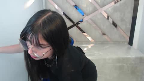 Elizabeth online show from February 5, 1:03 pm