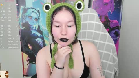 Snapshot of elizabethflowerr chatting on October 31, 4:25 am Eli online show from October 31, 4:25 am