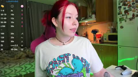 Snapshot of elizabethflowerr chatting on February 12, 12:37 am Eli online show from February 12, 12:37 am