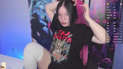 Snapshot of elizabethflowerr chatting on October 3, 3:55 am Eli online show from October 3, 3:55 am