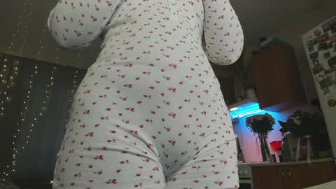 Snapshot of elizabethflowerr chatting on February 6, 3:06 am Eli online show from February 6, 3:06 am