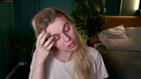 elizabethmad online show from September 22, 6:28 pm