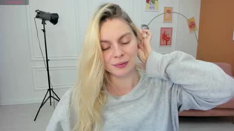 elizabethmad online show from November 11, 6:20 am