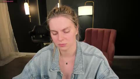 elizabethmad online show from September 17, 9:35 pm