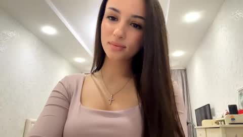 Mia online show from November 4, 10:09 am