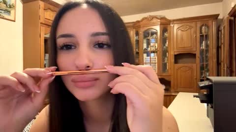 Mia online show from November 7, 1:17 pm