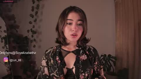 Snapshot of elizabethz chatting on October 26, 11:00 pm Tuli online show from October 26, 11:00 pm