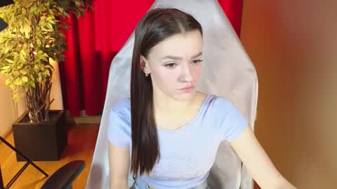 Snapshot of elizzza_ chatting on October 8, 5:23 am elizzza_ online show from October 8, 5:23 am