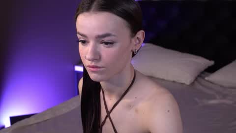 Snapshot of elizzza_ chatting on October 9, 5:33 am elizzza_ online show from October 9, 5:33 am