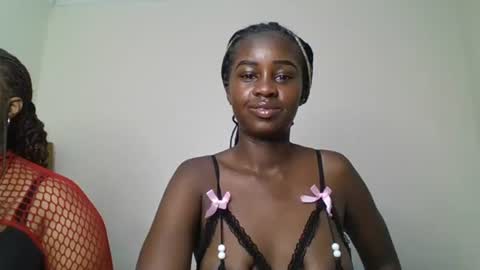 ella8_ online show from July 8, 10:01 pm