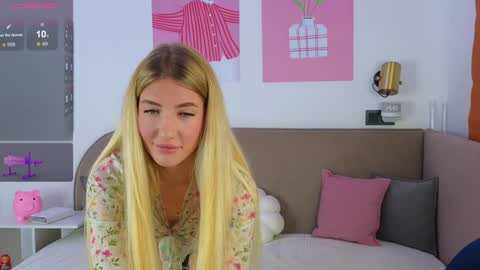 Snapshot of ella__sweety chatting on October 14, 2:25 am Ella online show from October 14, 2:25 am