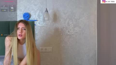 Snapshot of ella__sweety chatting on February 18, 3:10 am Ella online show from February 18, 3:10 am