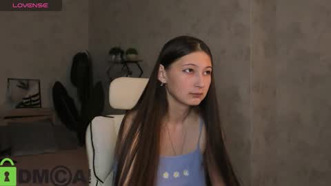 Ella online show from November 3, 1:53 am