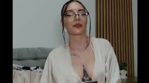 Snapshot of ella_chloe chatting on September 22, 9:24 pm Chloe online show from September 22, 9:24 pm