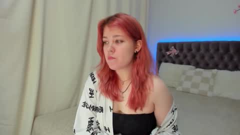 Ella Mayers online show from October 27, 3:29 pm