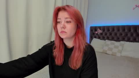 Ella Mayers online show from October 5, 12:43 pm