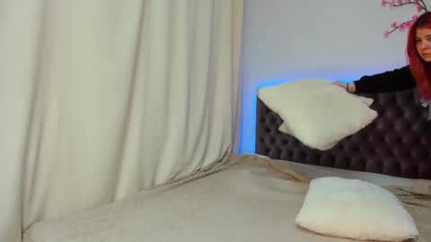 Ella Mayers online show from October 23, 12:22 pm