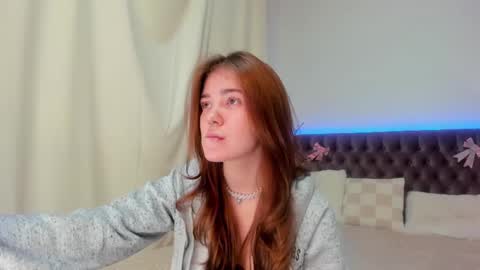 Ella Mayers online show from March 1, 9:26 pm