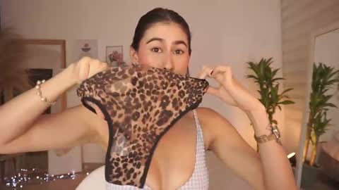 Snapshot of ella_owen chatting on October 29, 4:09 pm ELLA OWEN online show from October 29, 4:09 pm