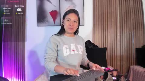 Snapshot of ella_rouse1 chatting on November 1, 2:21 pm ella rouse online show from November 1, 2:21 pm