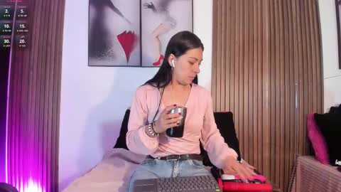 Snapshot of ella_rouse1 chatting on September 26, 11:41 am ella rouse online show from September 26, 11:41 am