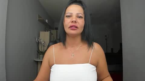 Snapshot of ella_sweety0 chatting on October 31, 7:07 pm Ella online show from October 31, 7:07 pm